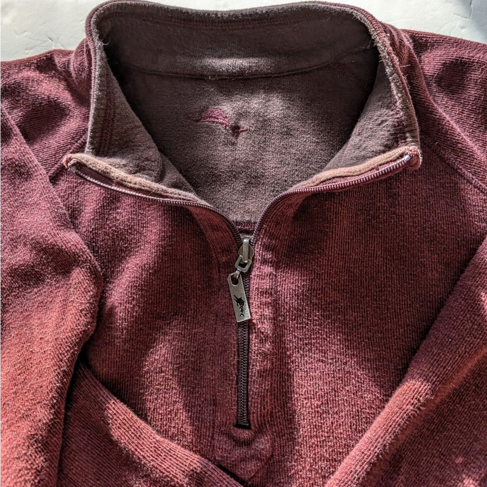 Tommy Bahamas Re-versable Quarter Zip
Collared Sweatshirt Men’s Large